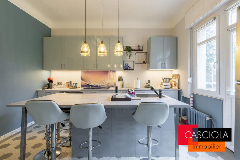 Maison - 259 m² - 9 pièces