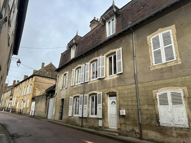 Maison de village - 200 m² - 10 pièces