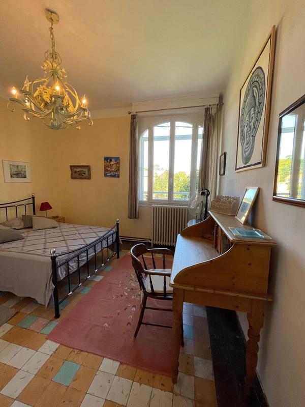 Maison - 250 m² - 7 pièces