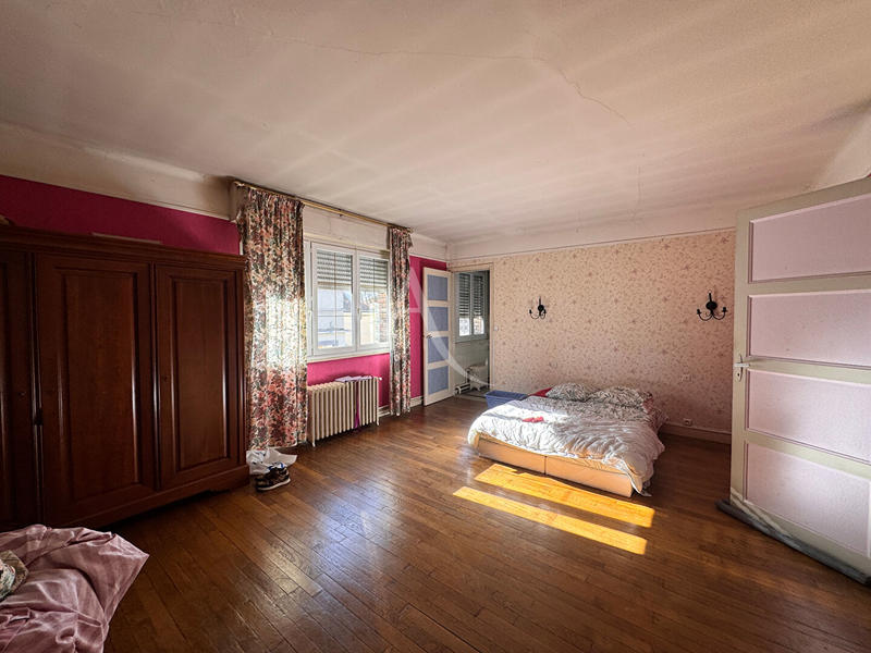 Maison - 222 m² - 9 pièces