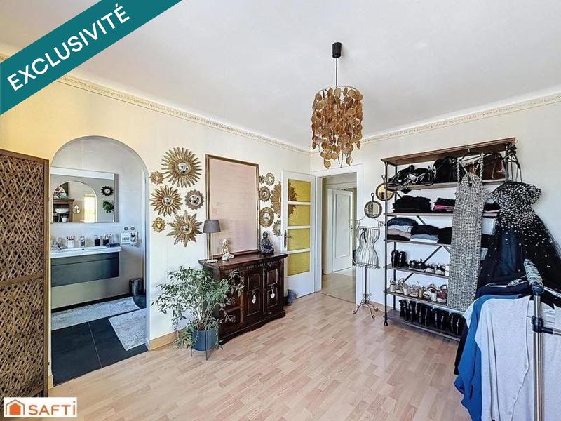 Maison - 260 m² - 10 pièces