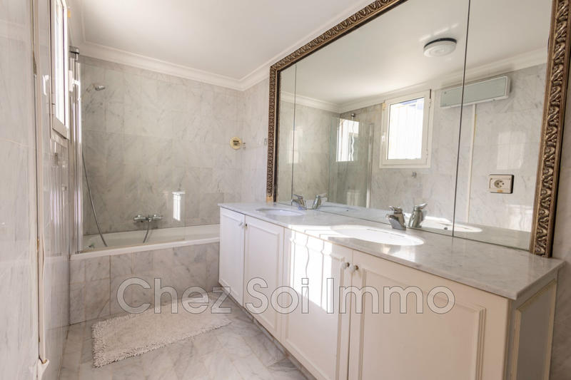 Appartement - 143 m² - 5 pièces