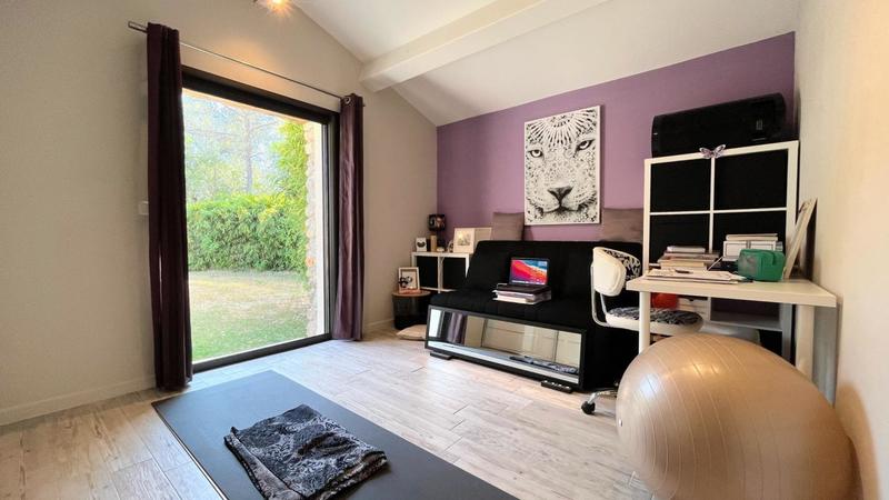 Propriété - 246 m² - 8 pièces