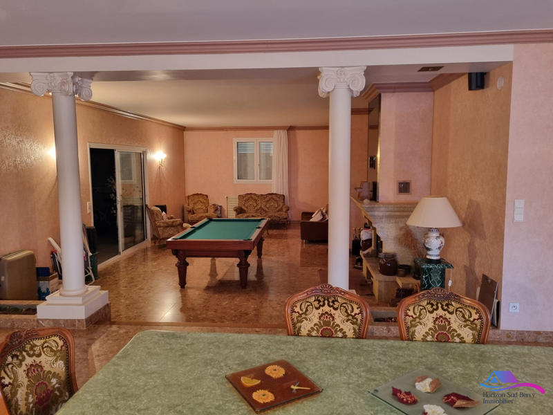 Maison - 334 m² - 6 pièces