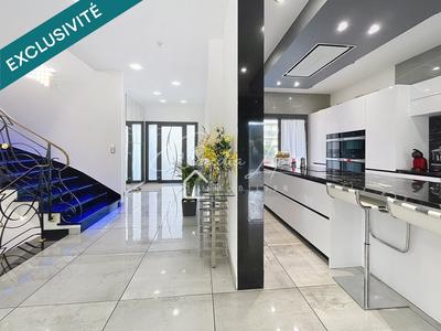 Maison - 368 m² - 9 pièces