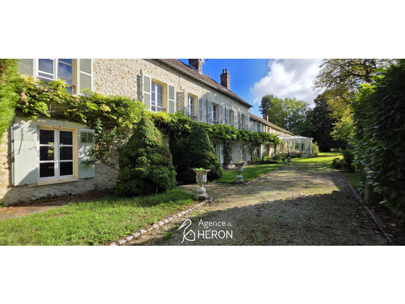 Maison - 374 m² - 10 pièces