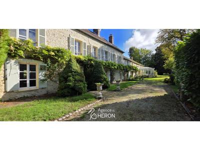 Maison - 374 m² - 10 pièces