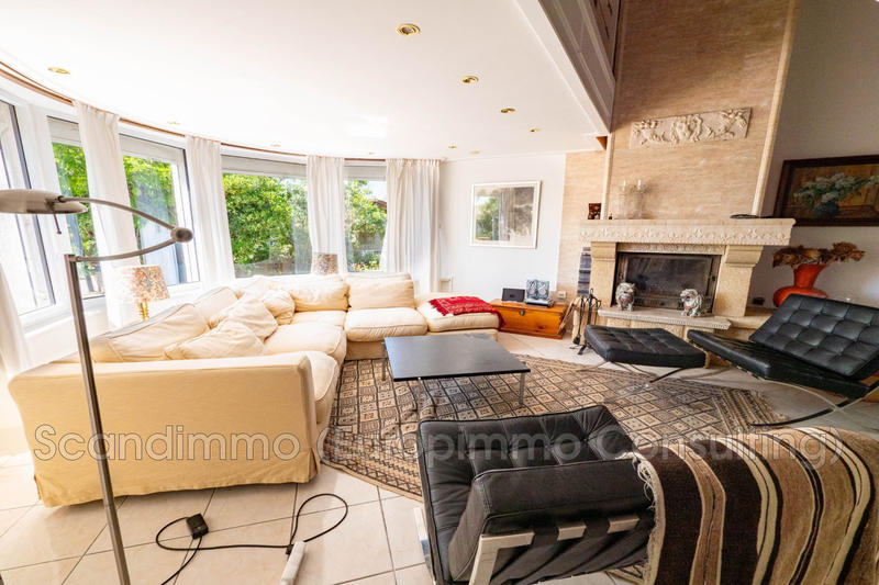 Maison - 234 m² - 9 pièces