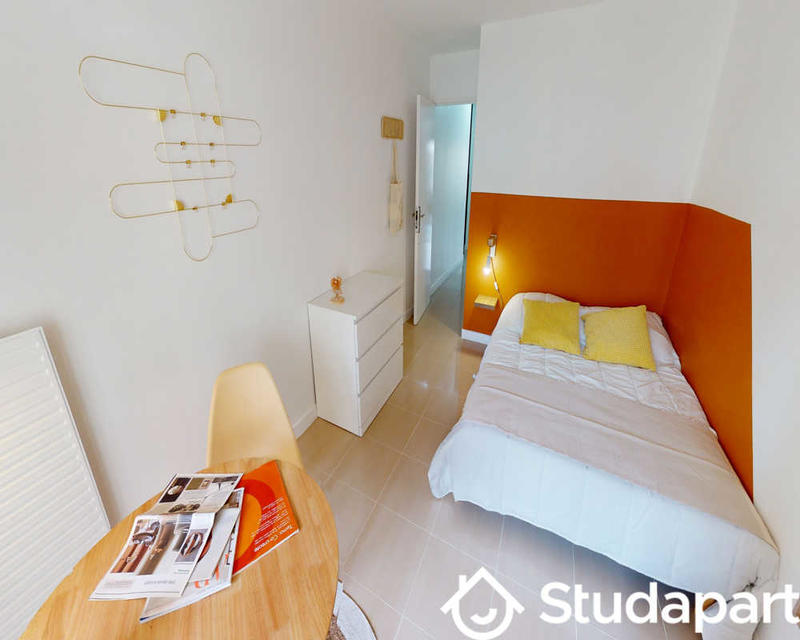 Chambre - 70 m² - 1 pièce