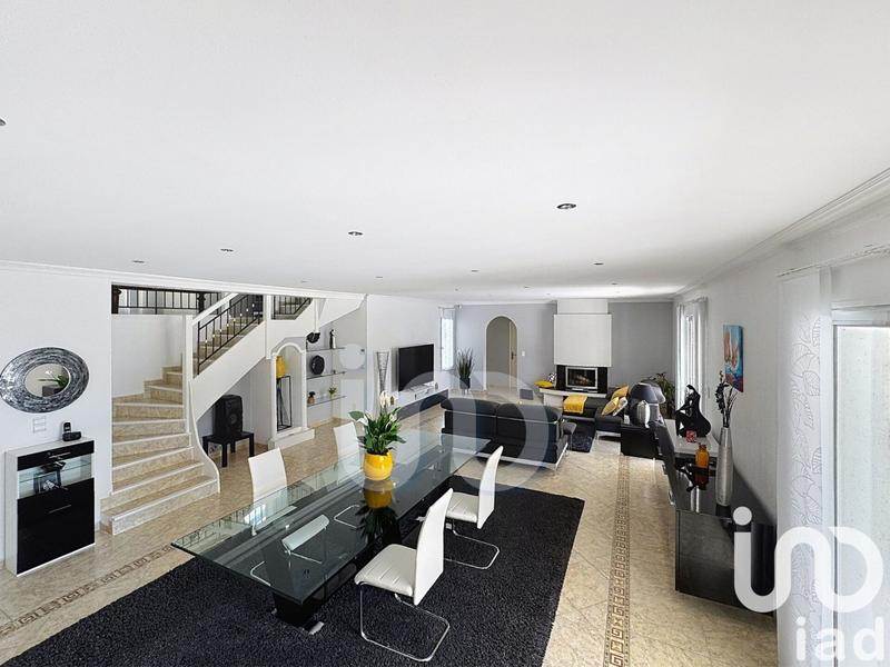 Maison - 285 m² - 7 pièces