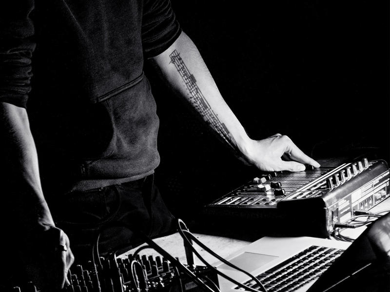 Soirée concerts avec Emeute suivi de Æther Varia