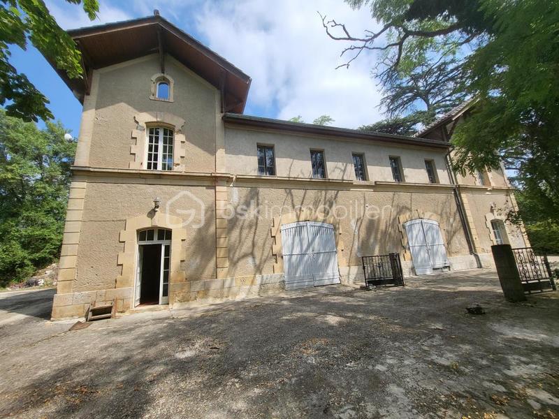 Château - 919 m² - 32 pièces