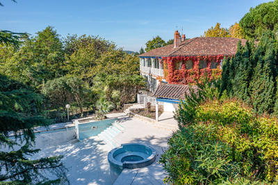 Maison - 244 m² - 9 pièces