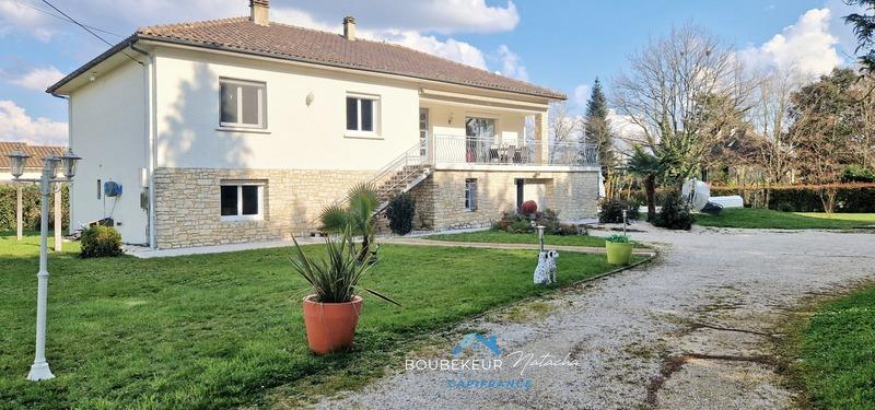 Maison - 252 m² - 8 pièces