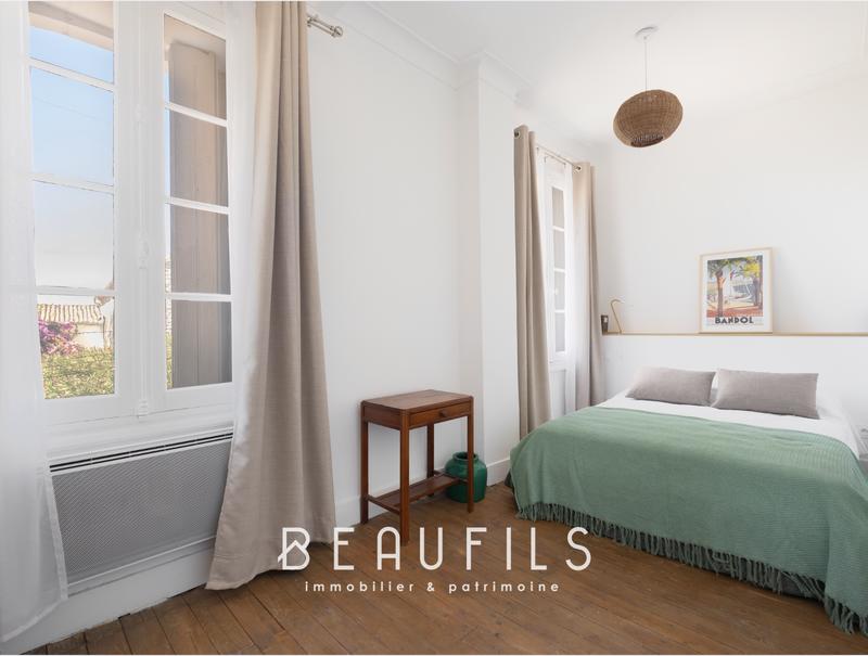 Maison - 245 m² - 8 pièces