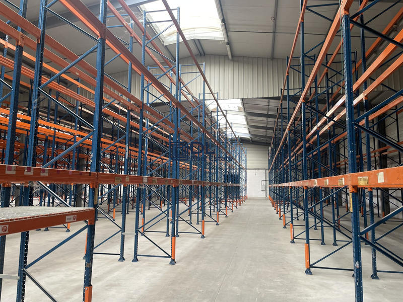 Entrepôt - 3 000 m²