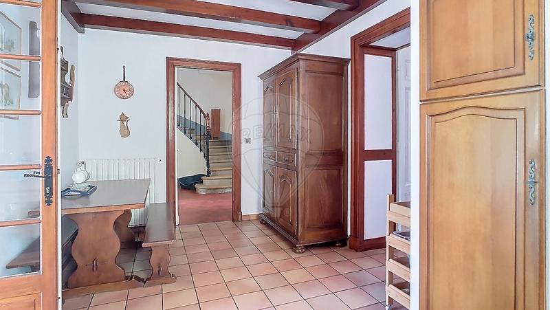 Maison - 275 m² - 9 pièces