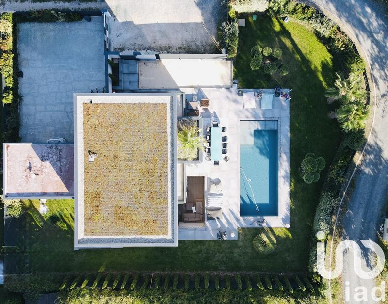 Maison - 240 m² - 8 pièces