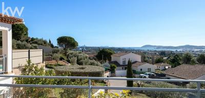 Maison - 212 m² - 7 pièces