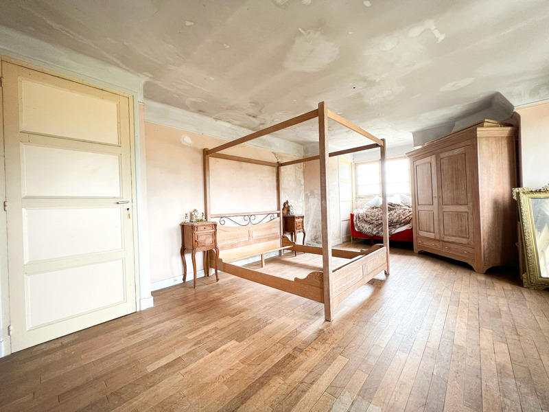 Propriété - 300 m² - 13 pièces