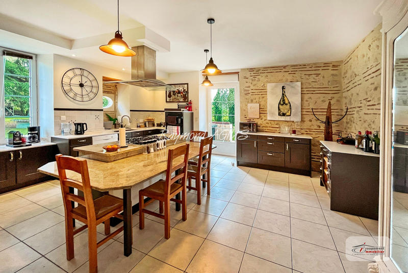 Maison - 515 m² - 16 pièces