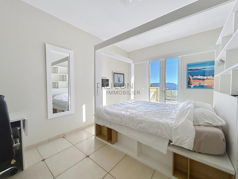 Villa - 200 m² - 6 pièces