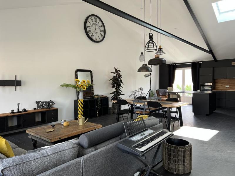 Loft - 156 m² - 7 pièces