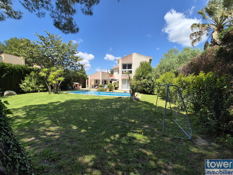 Maison - 210 m² - 8 pièces