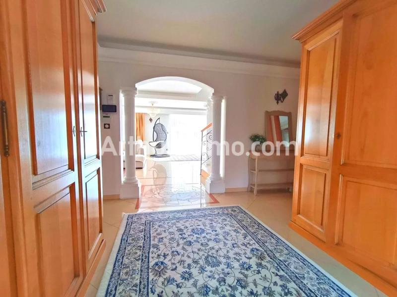 Maison - 280 m² - 6 pièces