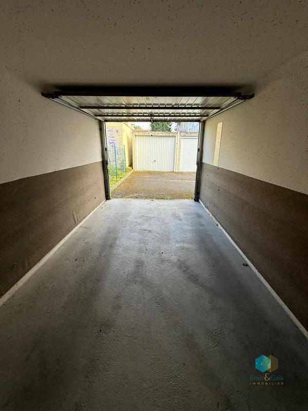 Parking / Garage - 12 m²