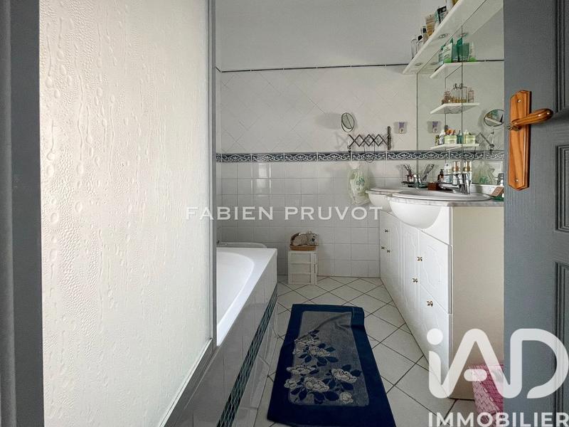 Maison - 300 m² - 15 pièces