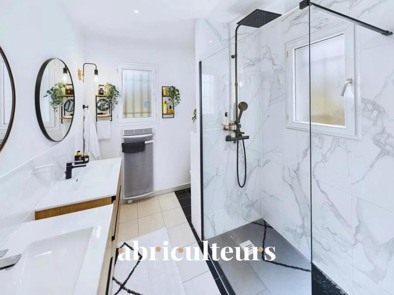 Villa - 261 m² - 12 pièces