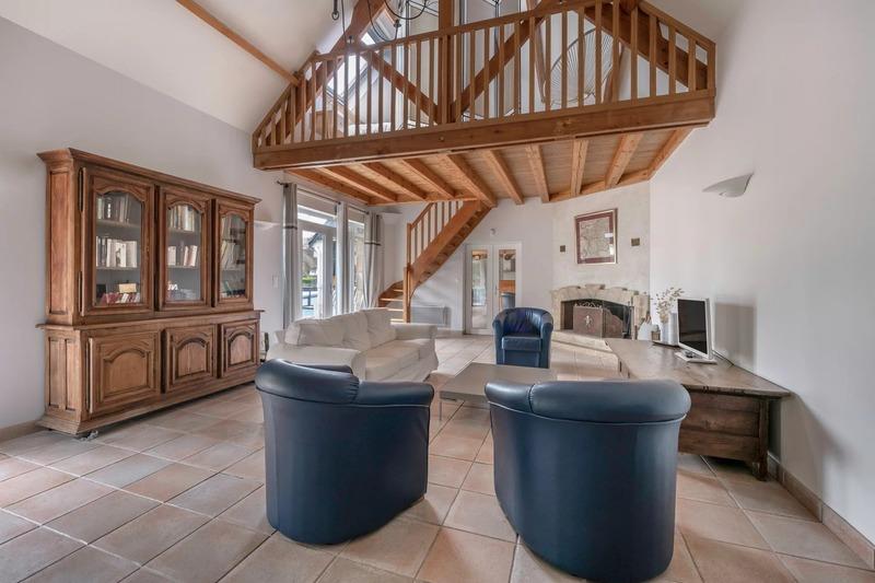 Maison - 366 m² - 14 pièces