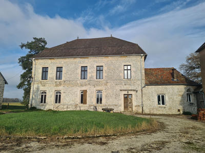 Propriété - 1 400 m² - 23 pièces