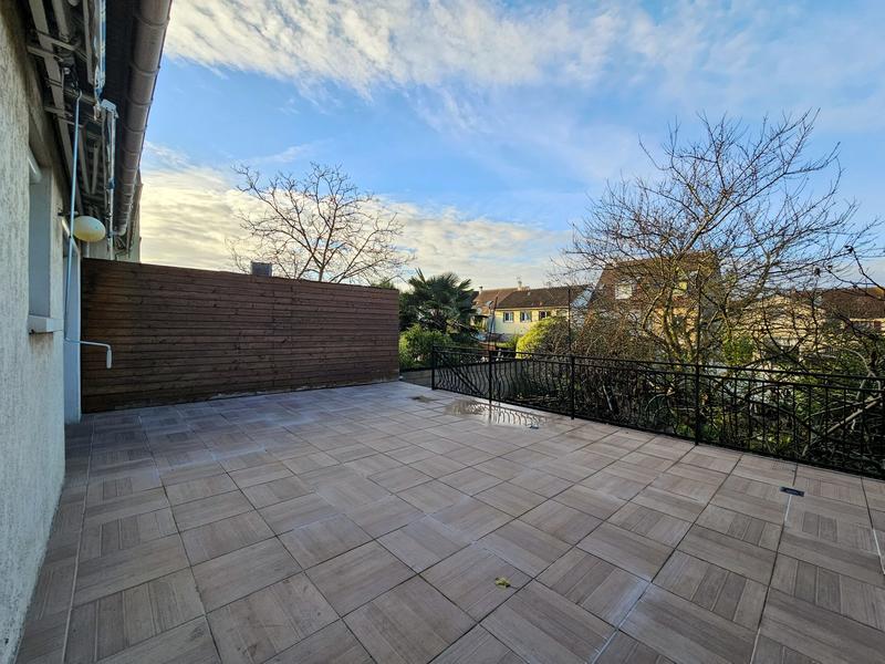 Maison traditionnelle - 190 m² - 8 pièces