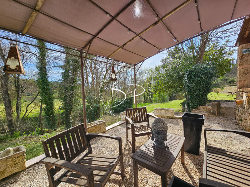 Maison - 272 m² - 9 pièces