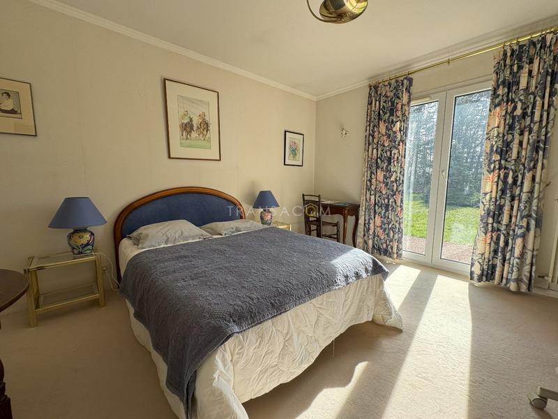 Maison - 300 m² - 8 pièces