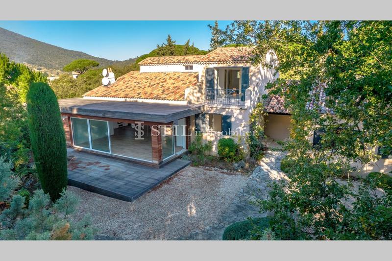 Villa - 300 m² - 6 pièces