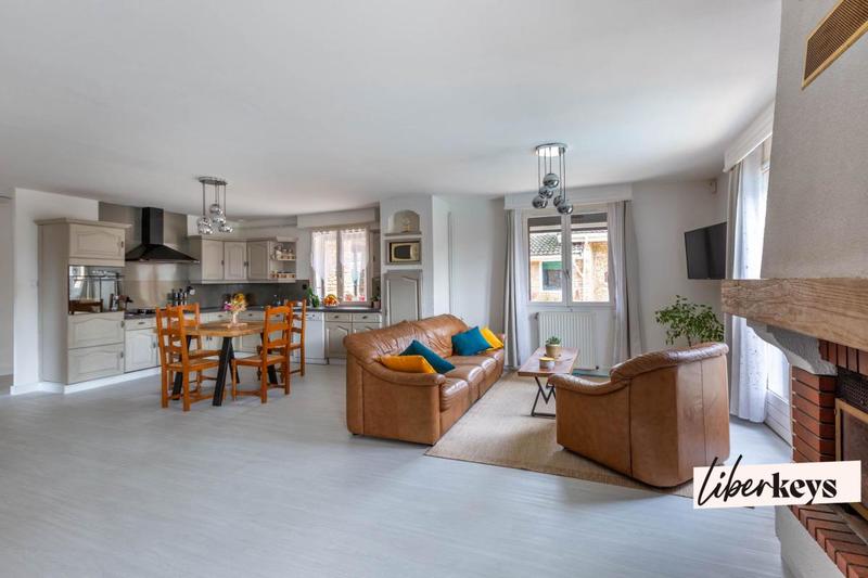 Propriété - 222 m² - 8 pièces