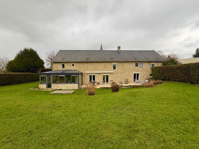 Maison - 220 m² - 8 pièces