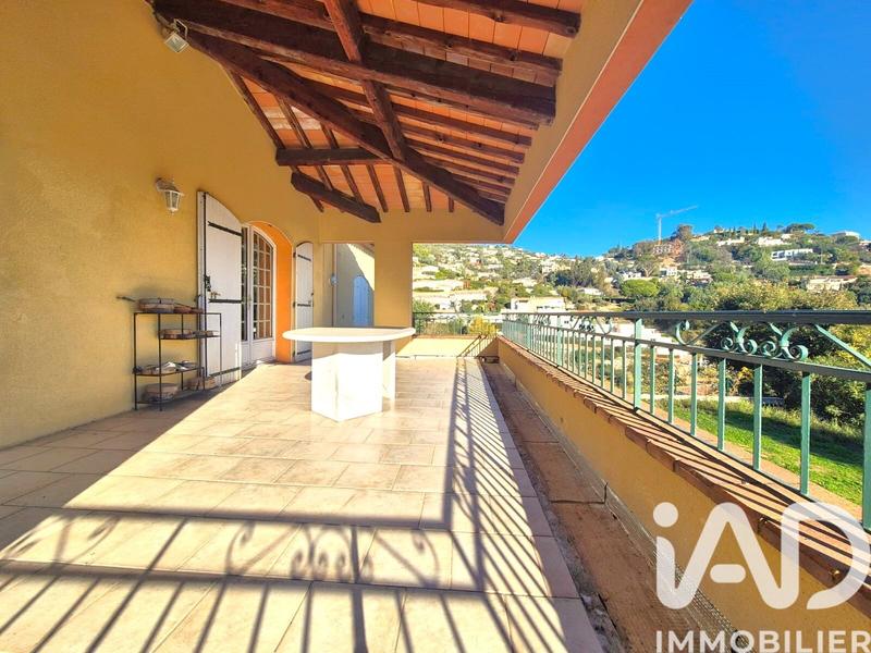 Maison - 332 m² - 10 pièces