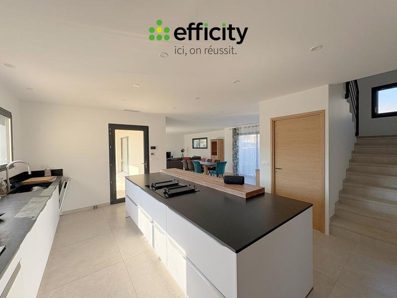 Villa - 198 m² - 6 pièces