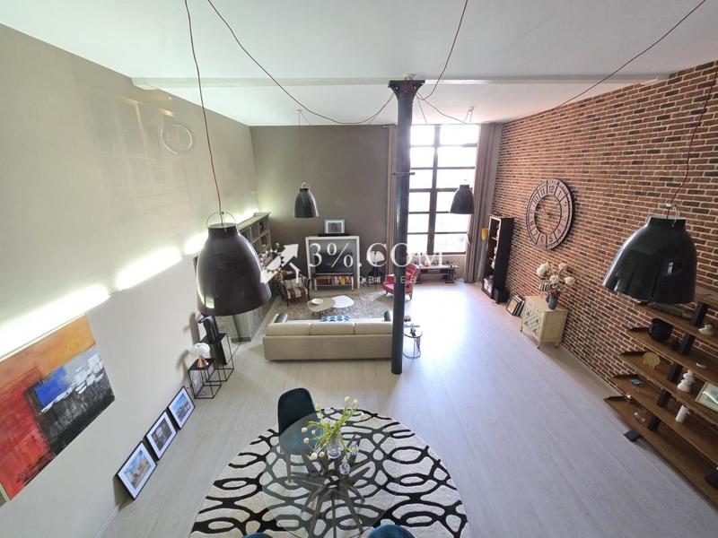 Loft - 158 m² - 4 pièces