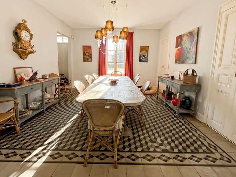 Maison - 335 m² - 9 pièces