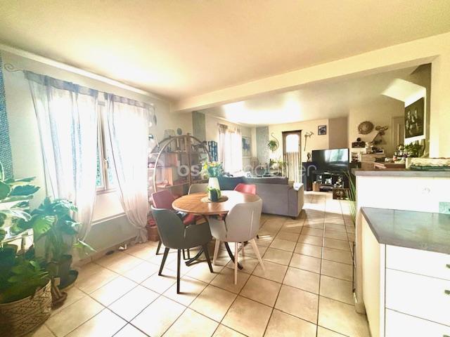 Maison traditionnelle - 88 m² - 4 pièces