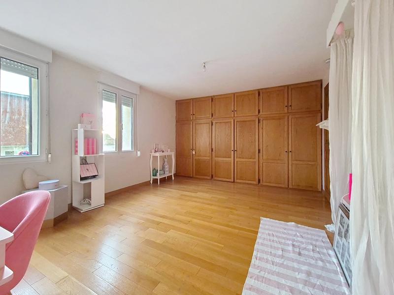 Maison - 199 m² - 5 pièces