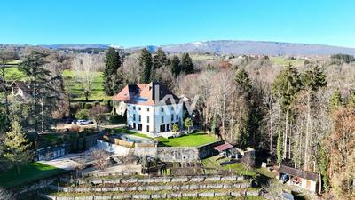 Maison - 600 m² - 10 pièces