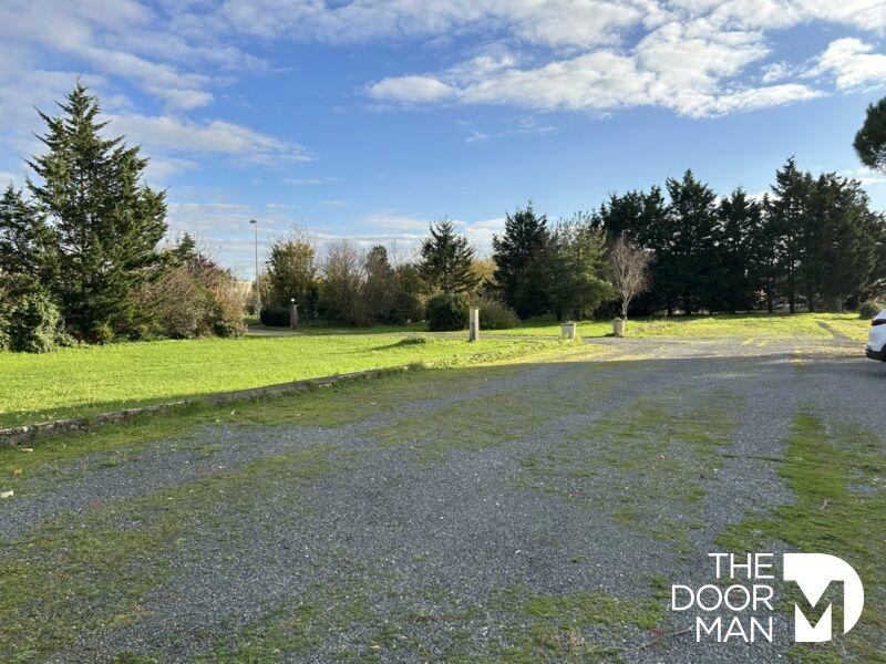 Local commercial - 640 m² - 22 pièces