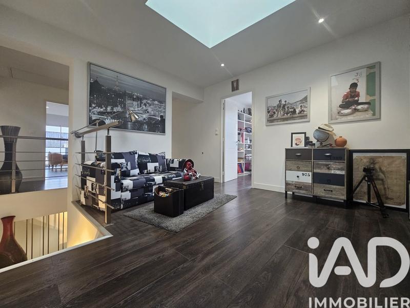 Maison - 244 m² - 8 pièces