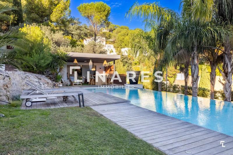 Maison - 360 m² - 9 pièces